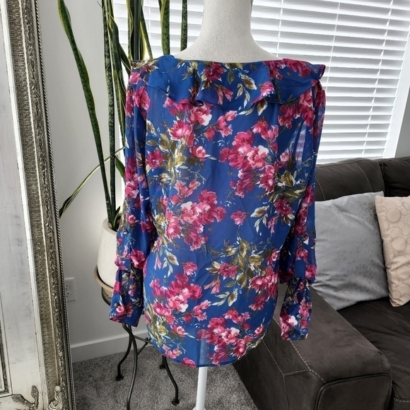 Kut From The Kloth Floral Ruffle Tab Sleeves blouse size medium. New without tag - Picture 3 of 7